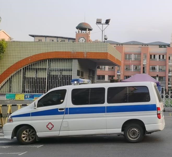 开化救护车出租护送骨折病人一公里多少钱